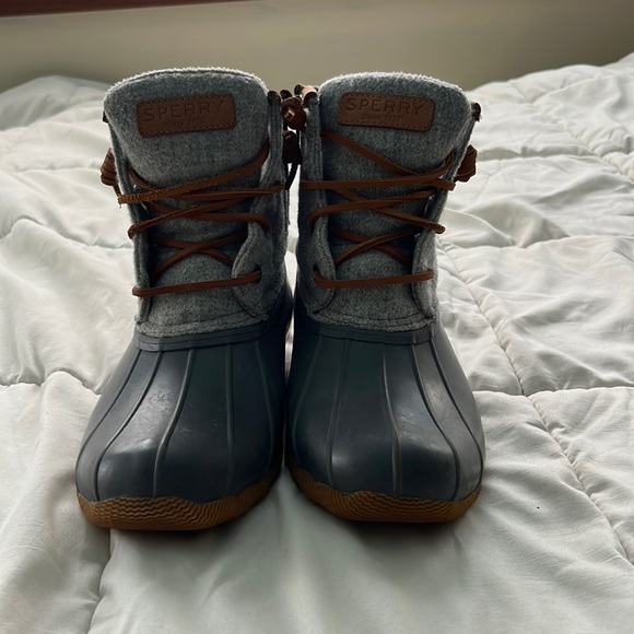 sperry boots - Picture 1 of 6